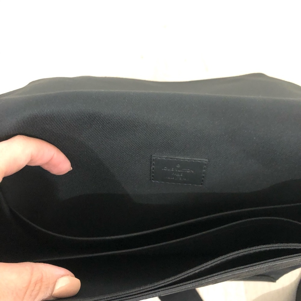 Louis Vuitton District MM Damier Infini Shoulder - Picture 4 of 4